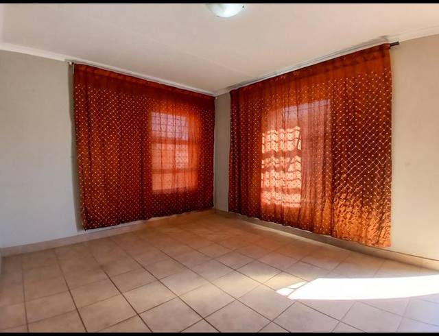 3 BEDROOM HOUSE FOR SALE IN PROTEA GLEN
